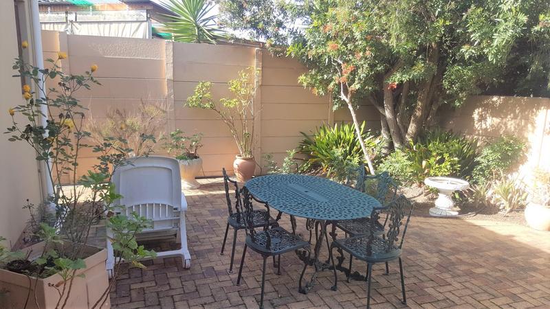 4 Bedroom Property for Sale in Vredekloof East Western Cape